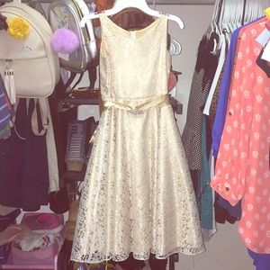 Vestido dorado con blanco para niña talla 10